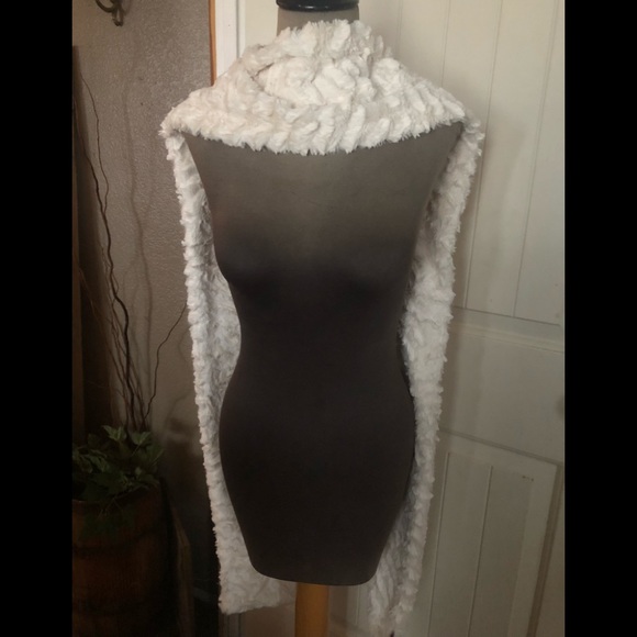 Long Scarf/Wrap - Picture 4 of 6